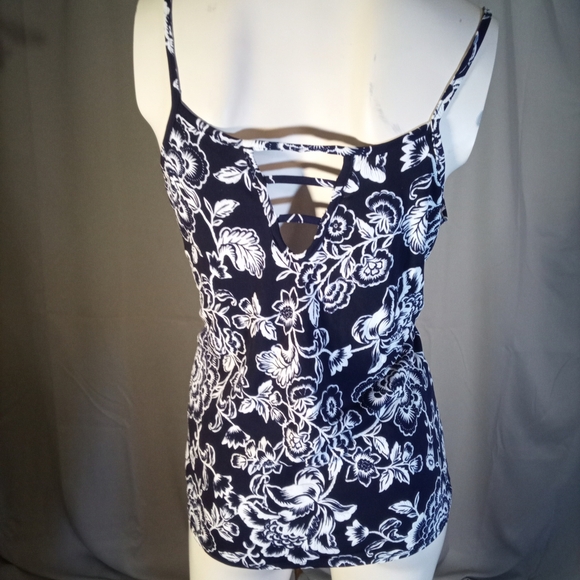 Eclipse Black and White Fitted Camisole Top - Picture 3 of 3